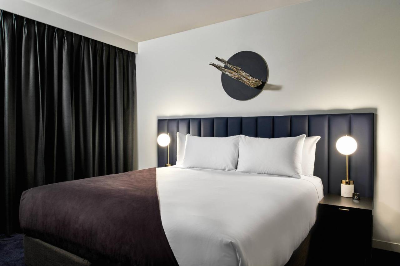 Midnight Hotel, Autograph Collection Camberra Exterior foto A bedroom at the hotel