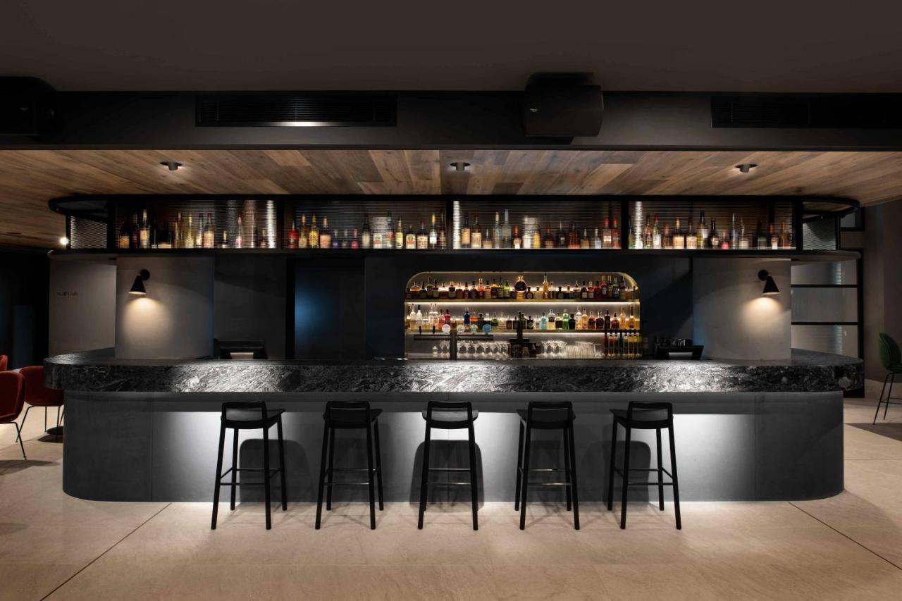 Midnight Hotel, Autograph Collection Camberra Exterior foto The bar at the restaurant
