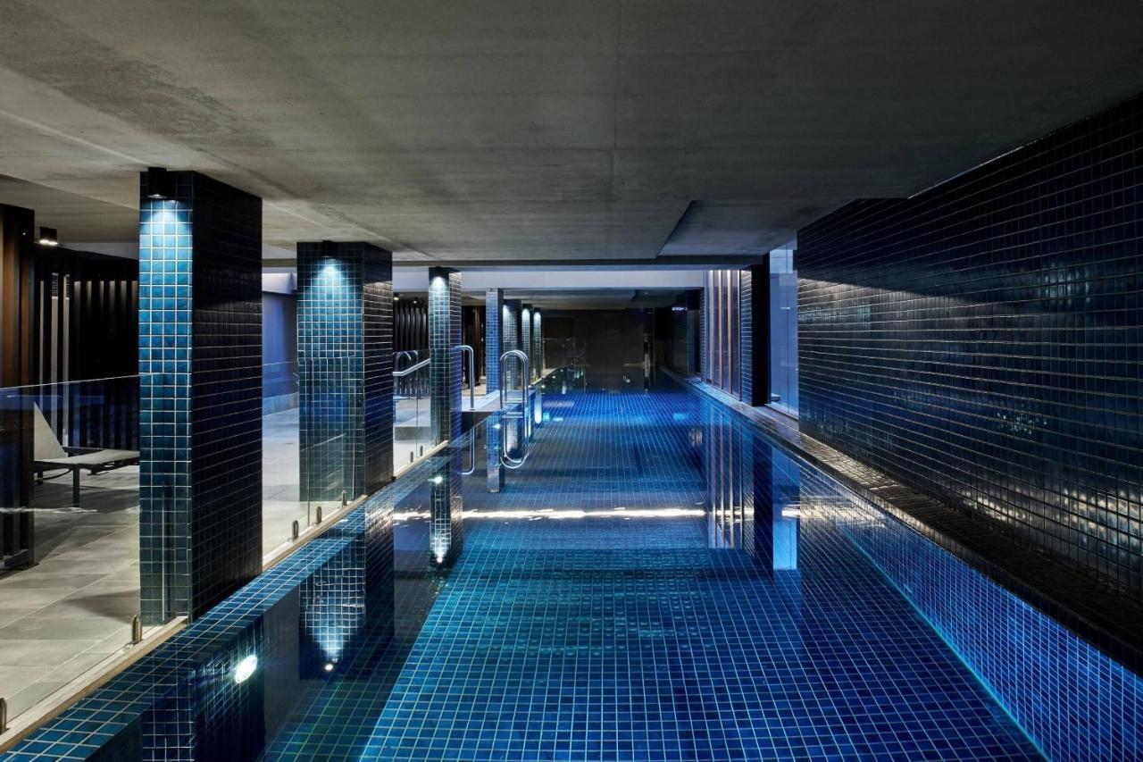 Midnight Hotel, Autograph Collection Camberra Exterior foto The pool at the hotel