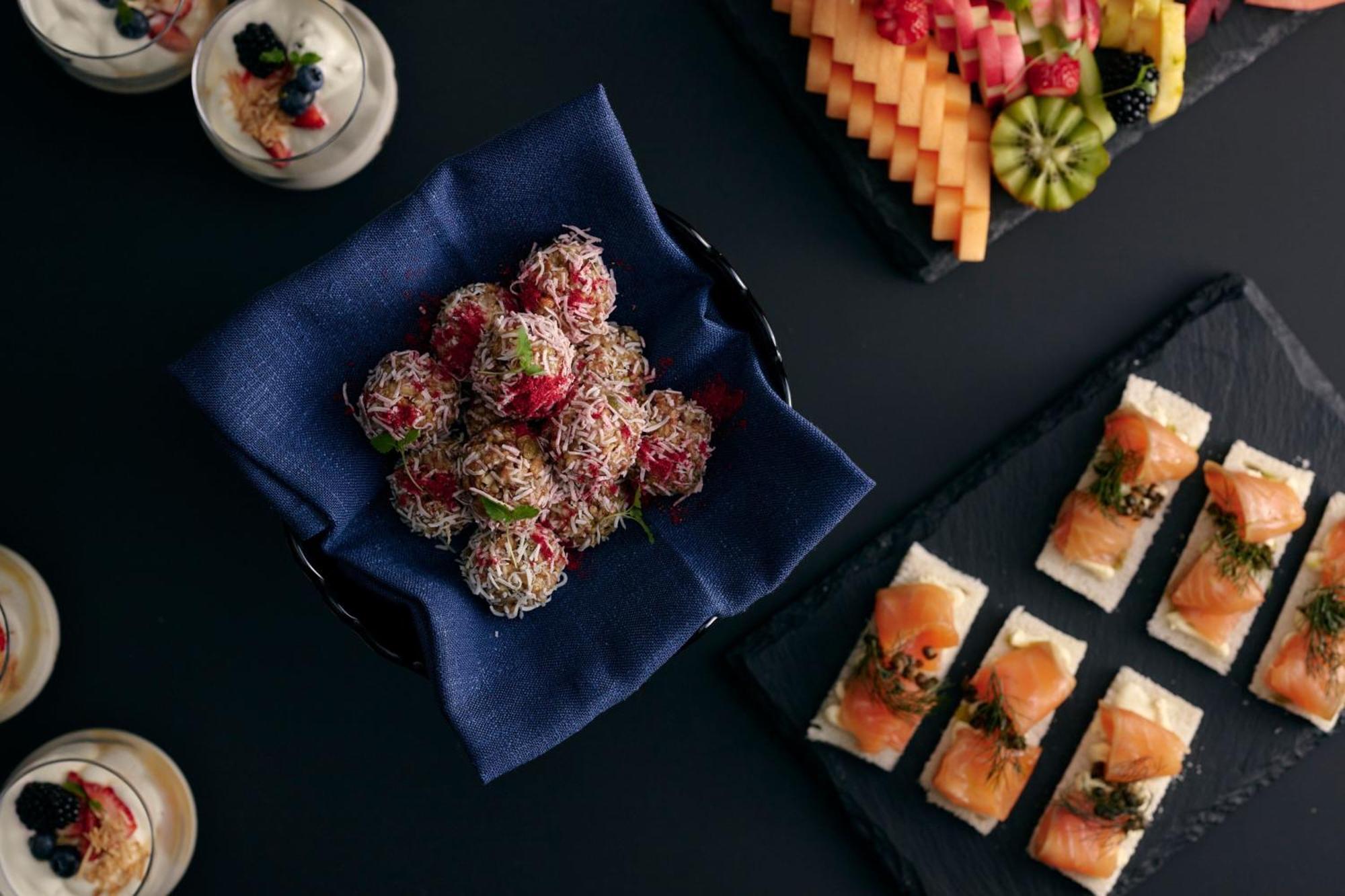 Midnight Hotel, Autograph Collection Camberra Exterior foto A selection of canapés