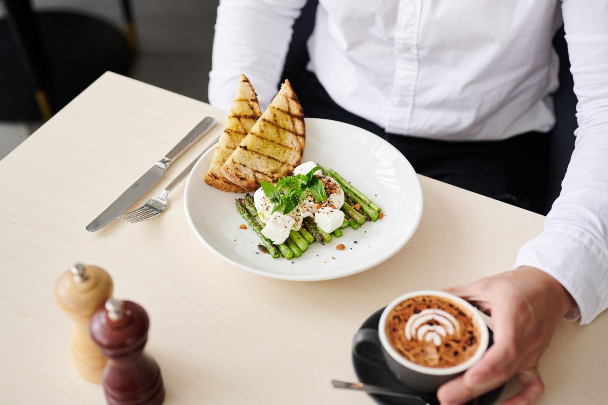 Midnight Hotel, Autograph Collection Camberra Exterior foto Asparagus and poached egg